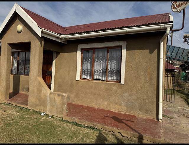 2 BEDROOM FREEHOLD FOR SALE IN MPOPHOMENI